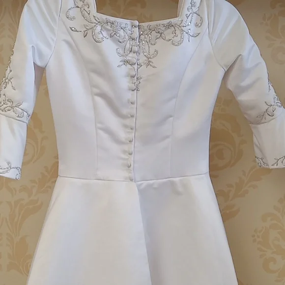 Eternity size 4 modest wedding dress - Picture 4 of 8